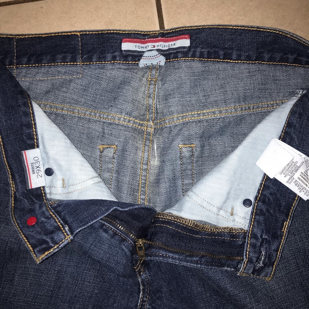 Tommy Hilfiger - Picture 3 of 4